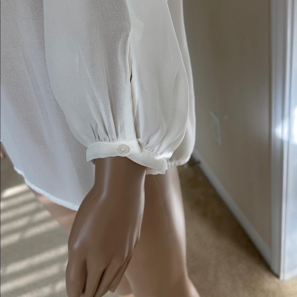 Banana Republic Sheer Cream Blouse Size Medium - Picture 4 of 14